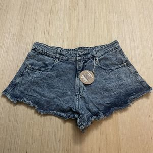 Jolie & Joy Women’s XL Jean Acid Washed Shorts Blue Raw Hem 32" Waist New Tags
